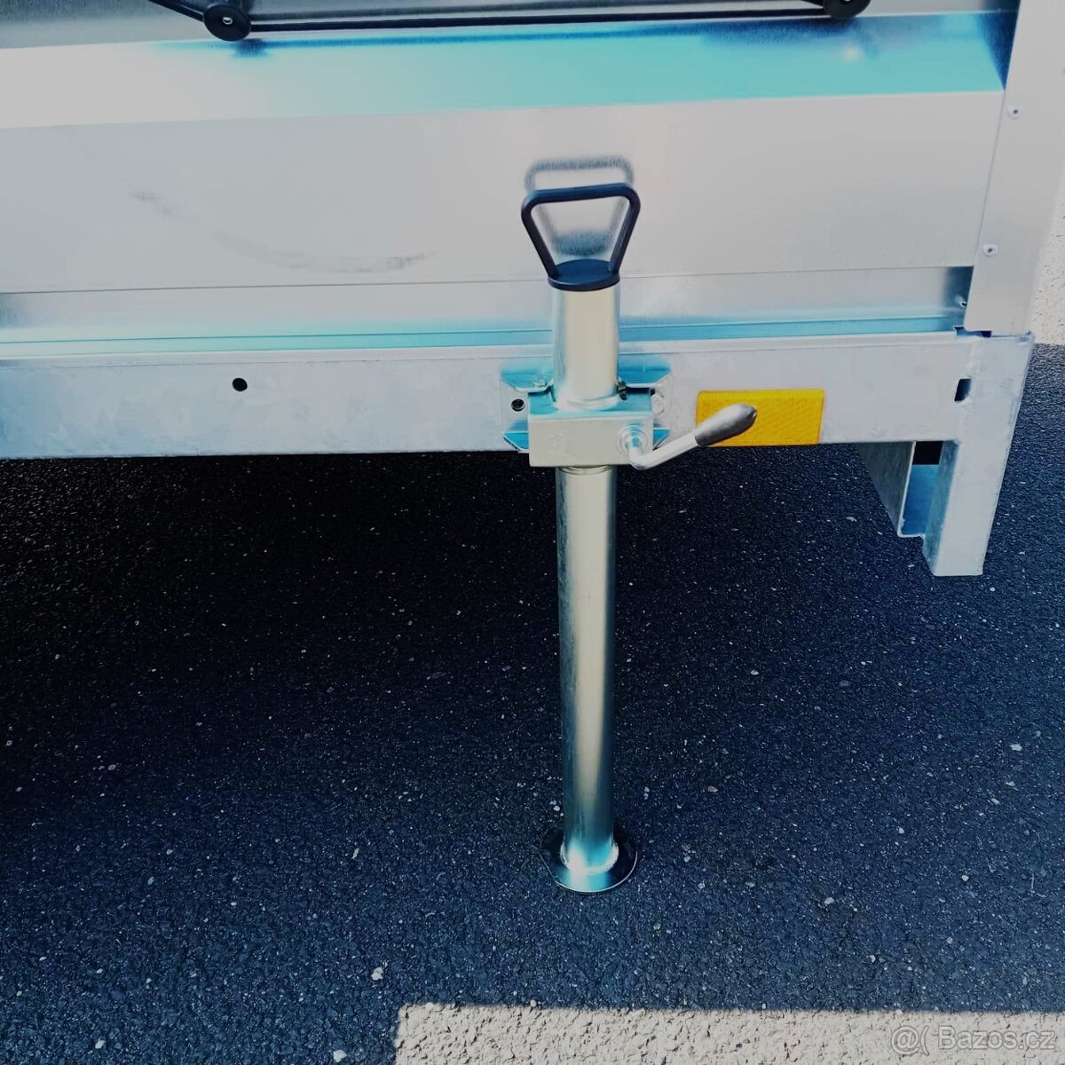 Brzděný přívěsný vozík 1300Kg, 2,65m x 1,30m, svařovaný rám - 18