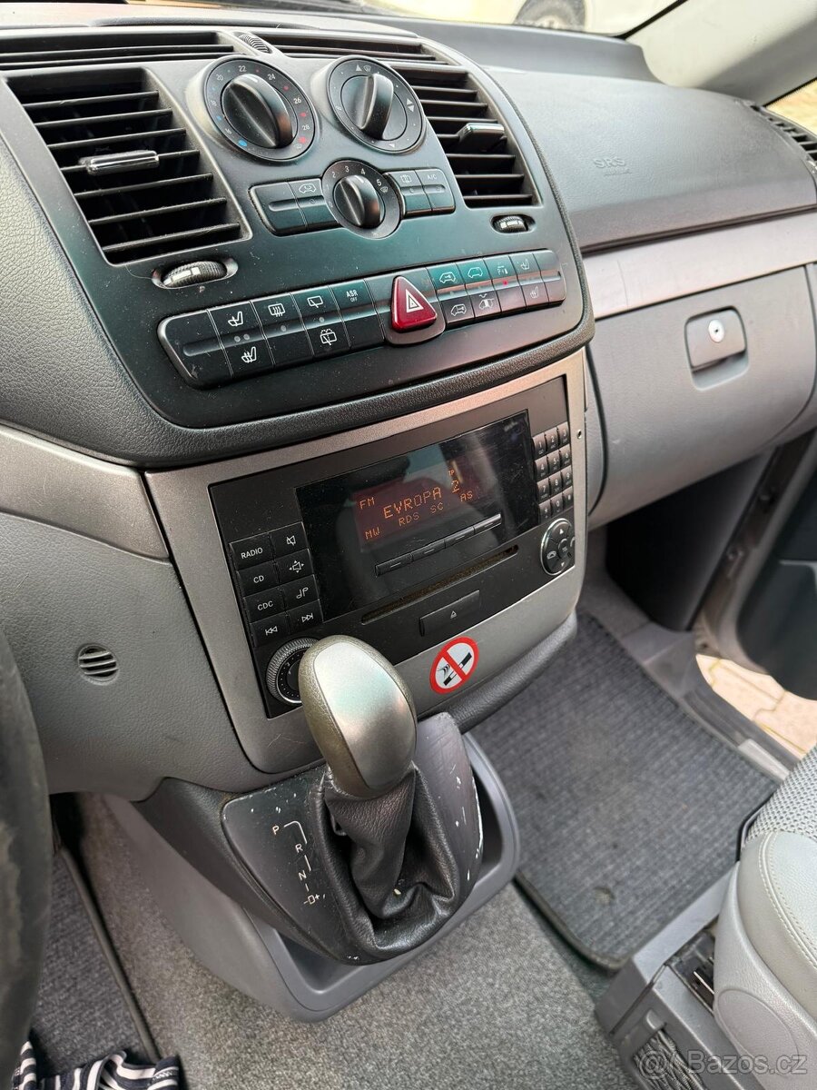 Mercedes-Benz Viano 3.0 CDI Long, V6, r. v. 2010 – 8 míst - 18