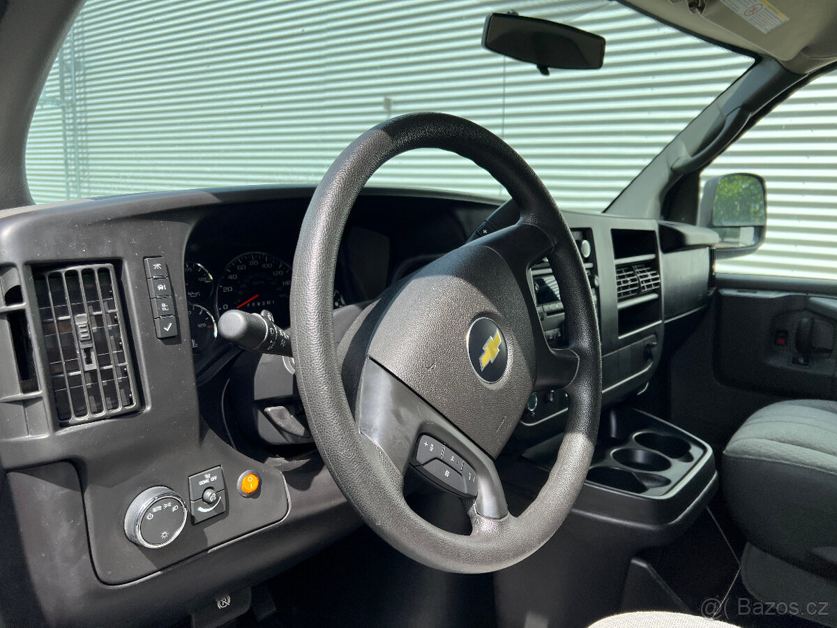 Chevrolet Express 6.0 V8, 8 míst, 41 000 km, 1.majitel - 18