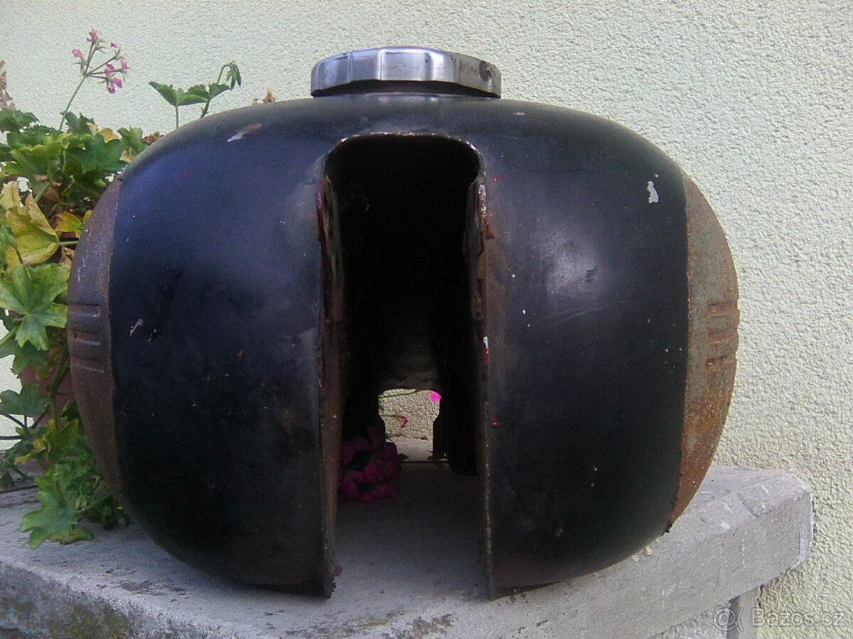 Jawa 350/360 - motor,výfuky s koleny,plechy pod z.blatník... - 18