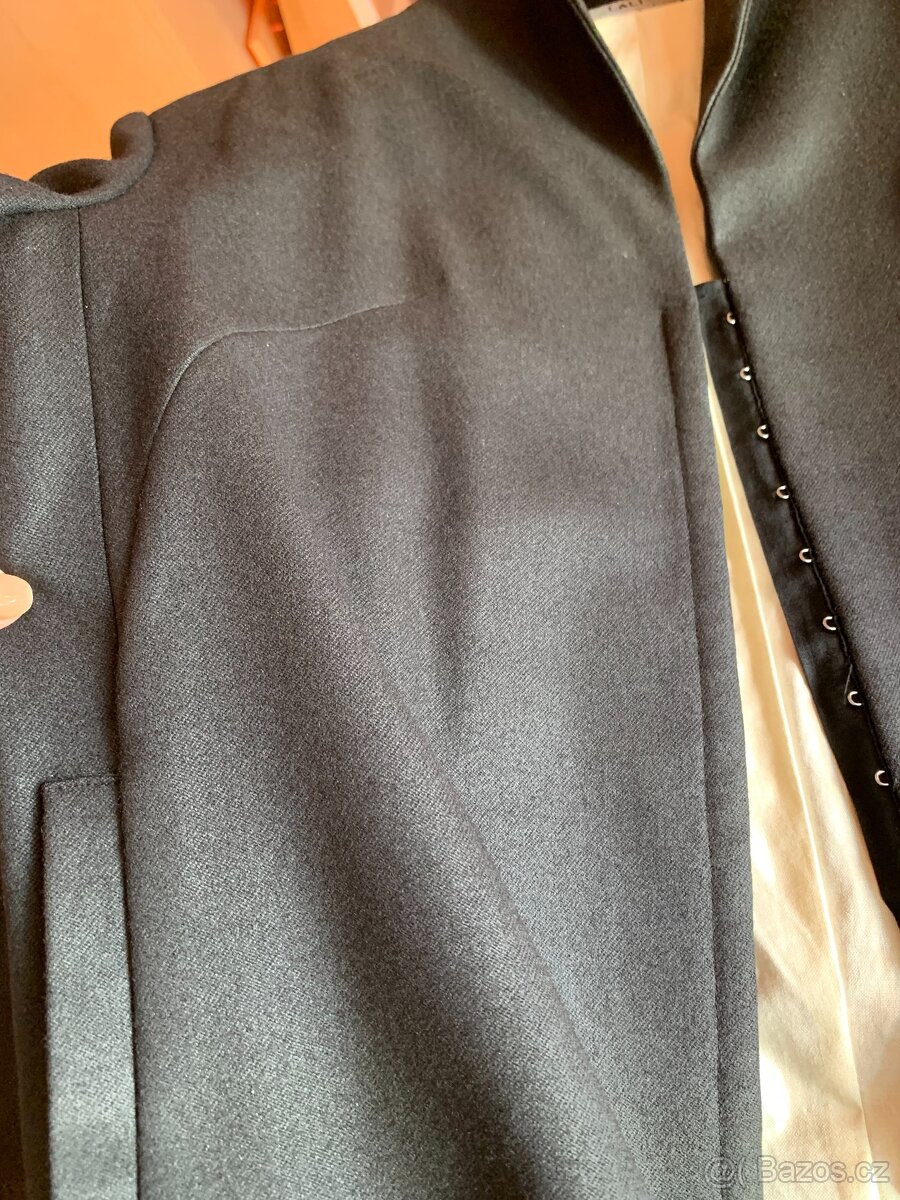 luxusní kvalitní černý kabát - vel. M - nový - 18