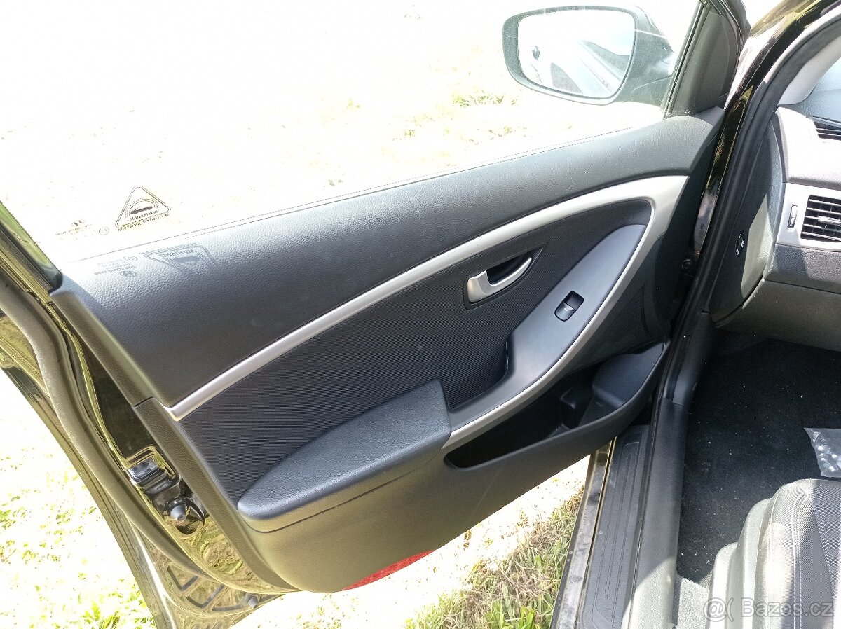 Hyundai i30 1.6 CRDi blue drive active náhradní díly - 18