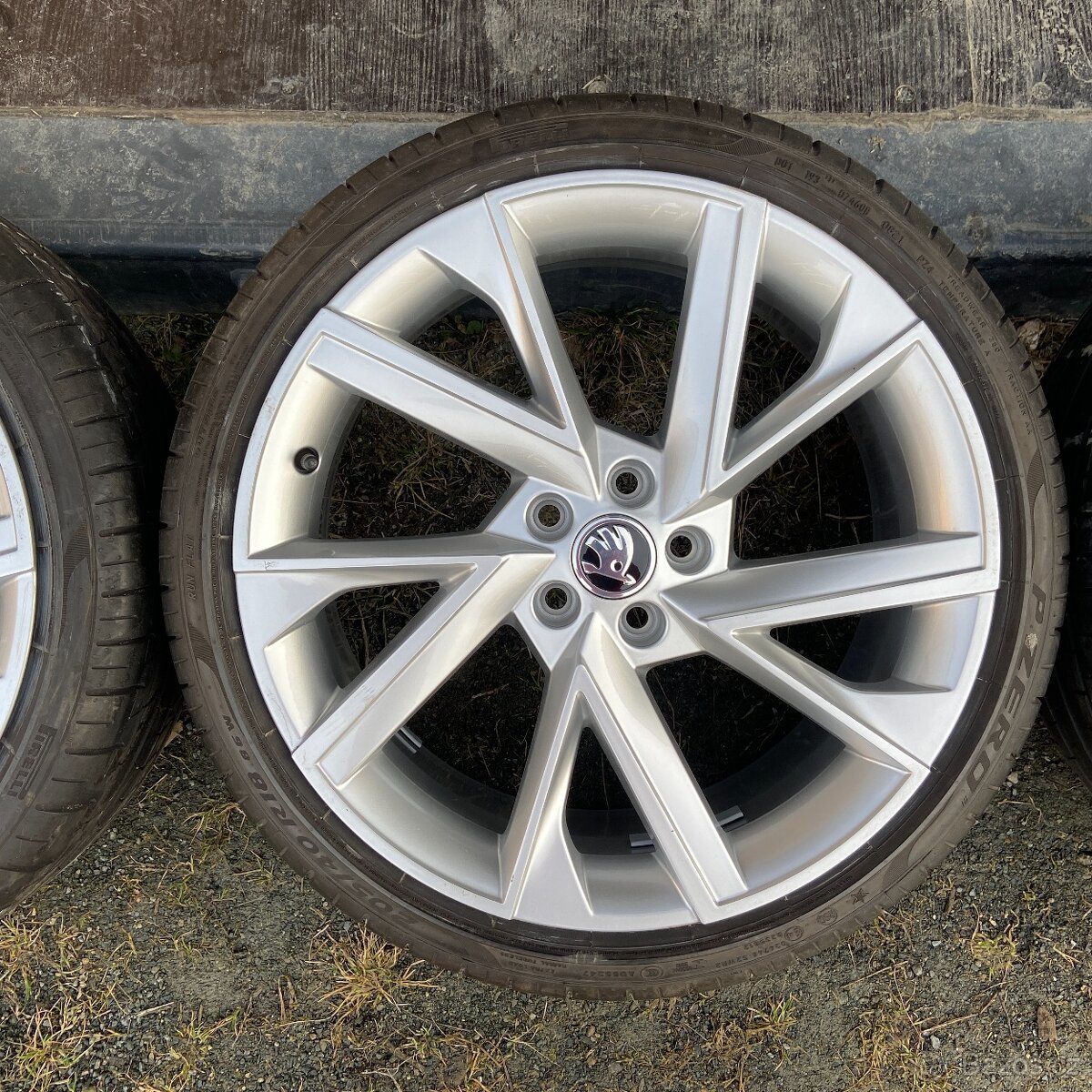 VEGA R18 letní pneu 205/40/18 - 18