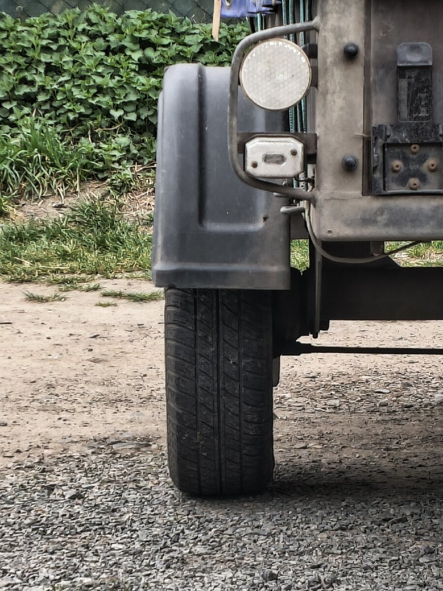 Bržděný přívěsný vozík - 18