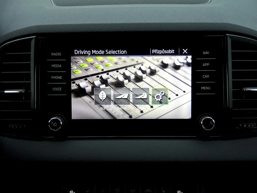 Škoda Karoq, 1.5TSI 110kW SportLine - 18