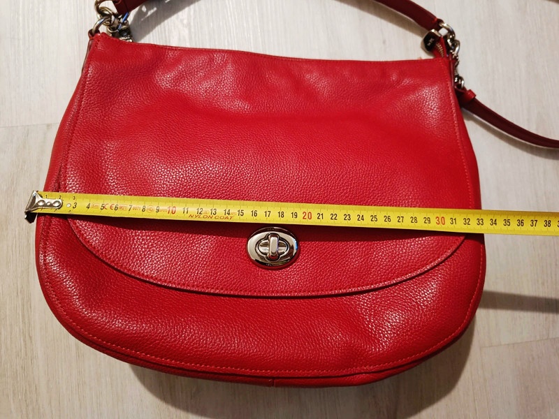 Sytě červená kabelka Coach - 18