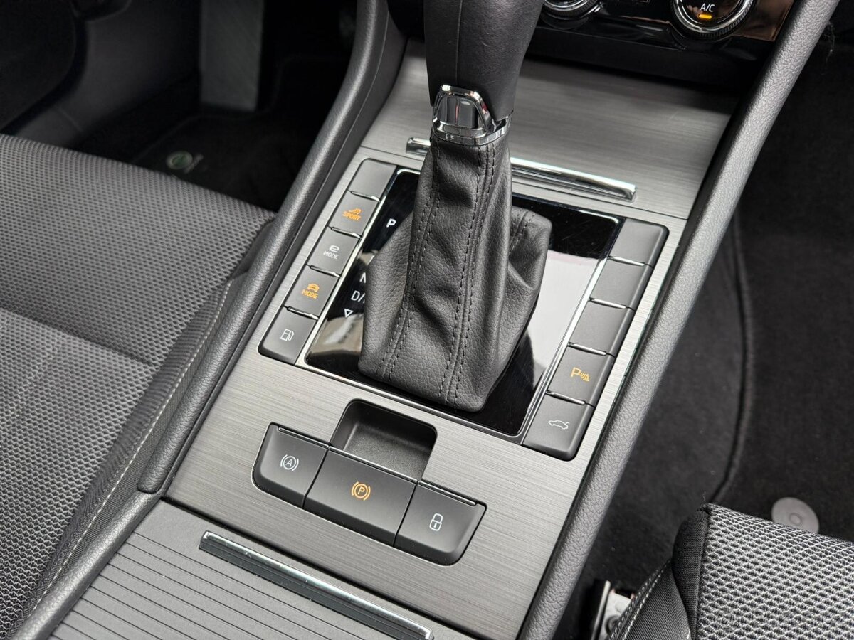 Škoda Superb 3 iV Combi 1.4 TSI 160kW DSG - záruka Autodraft - 18