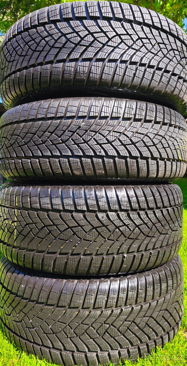 Dvourozměrná zimní sada KIA Stinger r19 5x114,3 9mm - 18