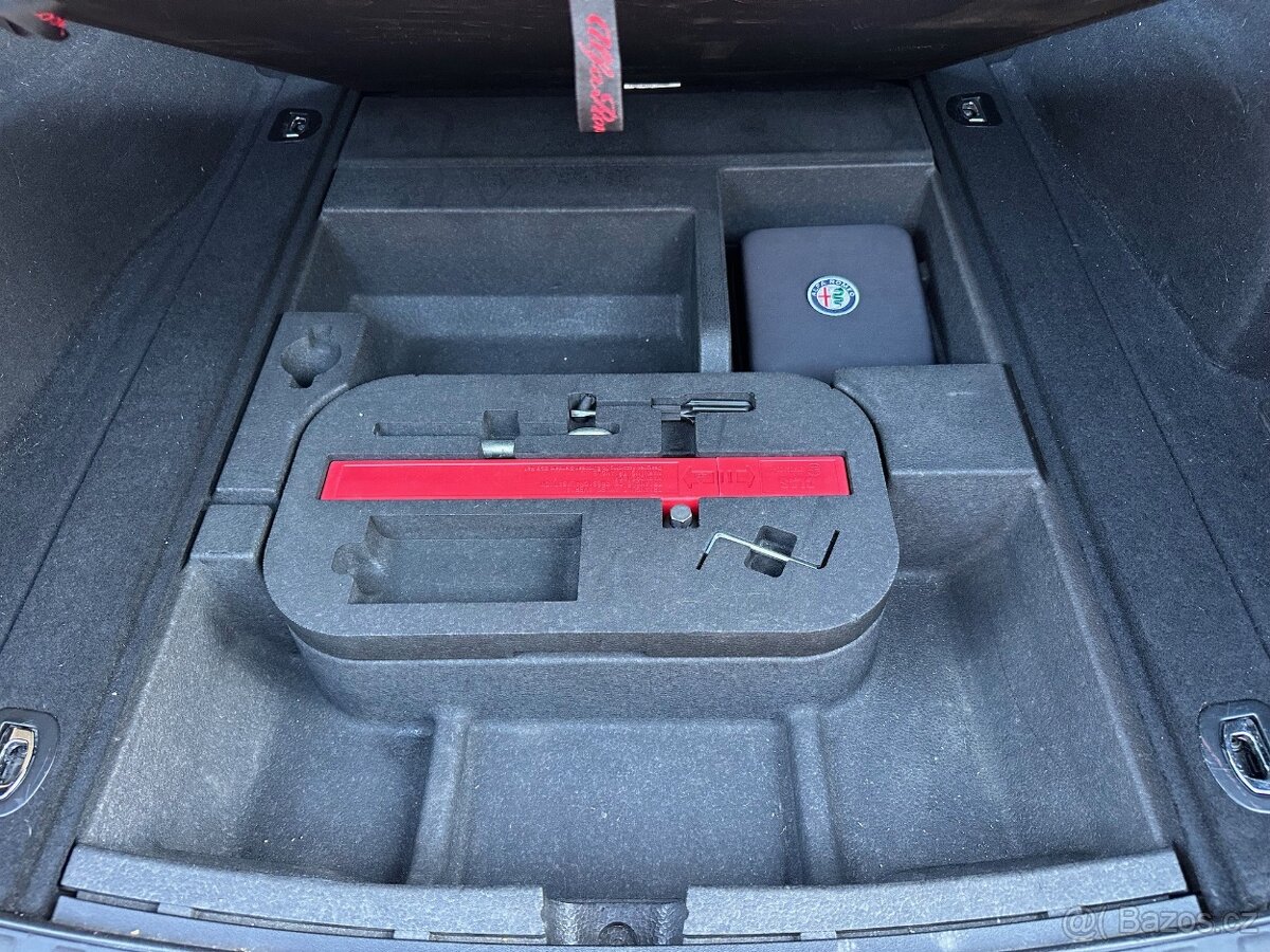 Alfa Romeo Stelvio 2.0T, 280k, AWD, Aut., garážováno - 18