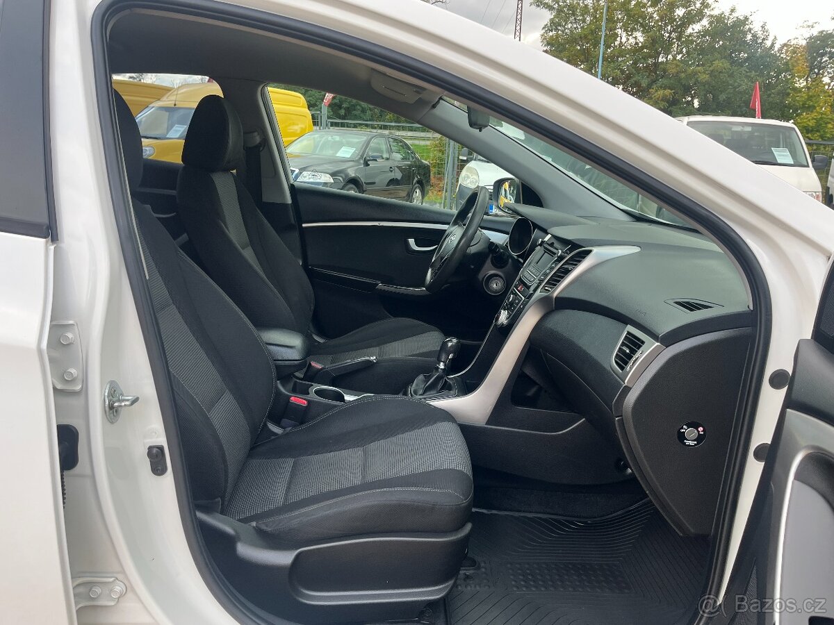 Hyundai i30, 1.6CRDi 81kWPRAVID.SERVIS - 18