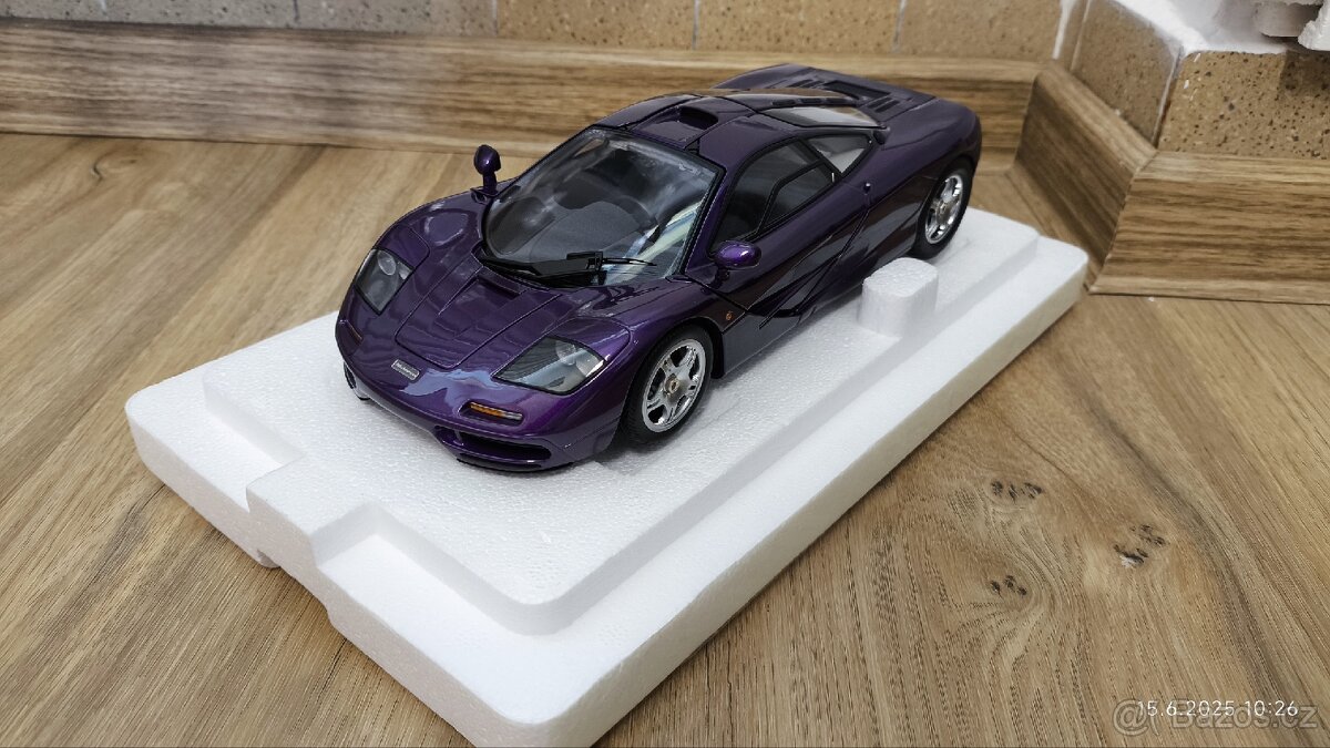 Model McLaren F1 1:18 LCD Models - 18