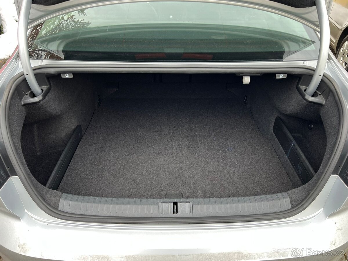 Volkswagen Passat 1.5 TSI DSG, servis pouze ve VW - 18