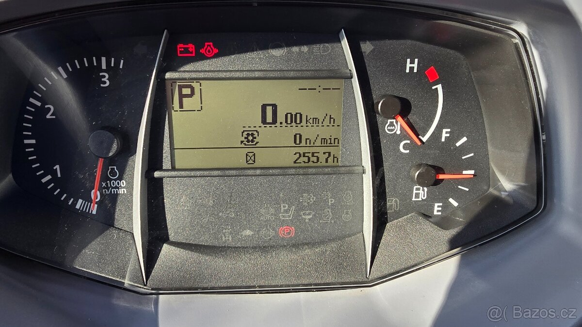 Kubota M4062 s čelním nakladačem - 18