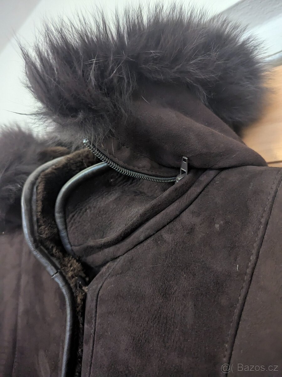 Elegantní kožich s odepínací kapucí - 18