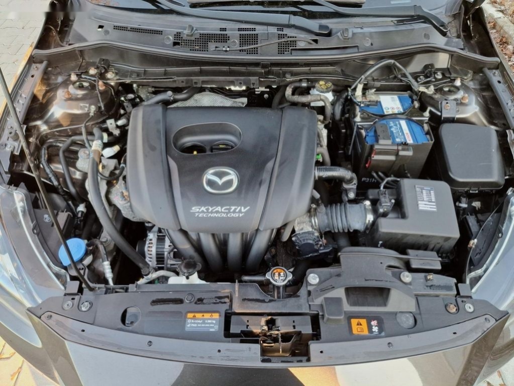 Mazda 2,1.5 benzin 66 kw max. výbava - 18