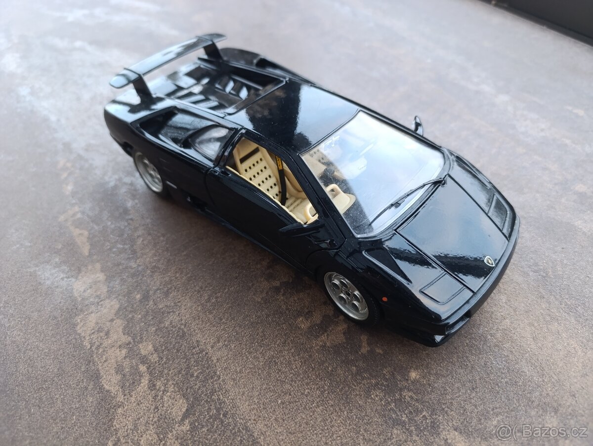 modely autíček 1:18 - 18