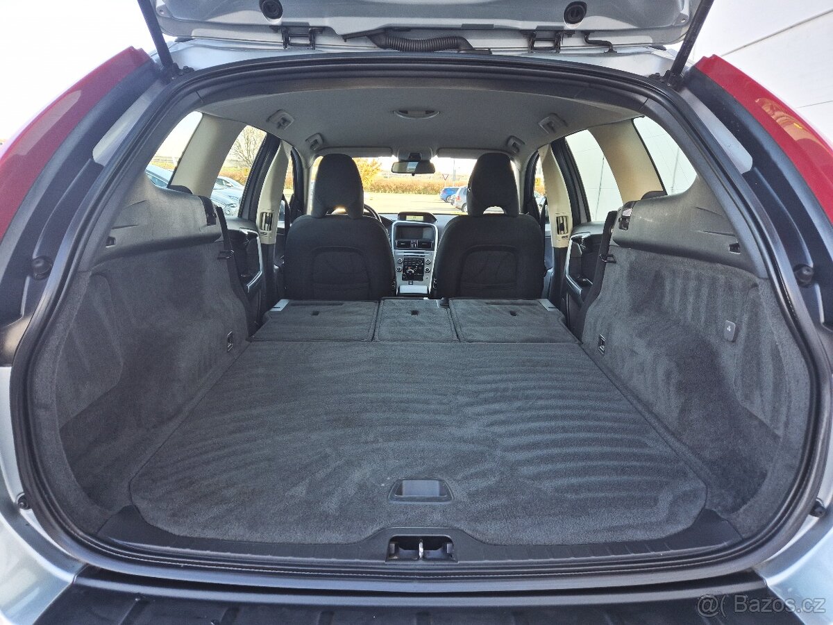 VOLVO XC60 2.4D 5 VÁLEC 4x4 MANUAL 1 MAJITELKA PARK SENZORY - 18