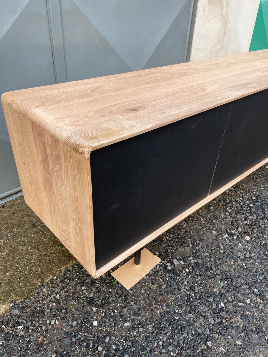 Dubový TV stolek Gazzda - 18