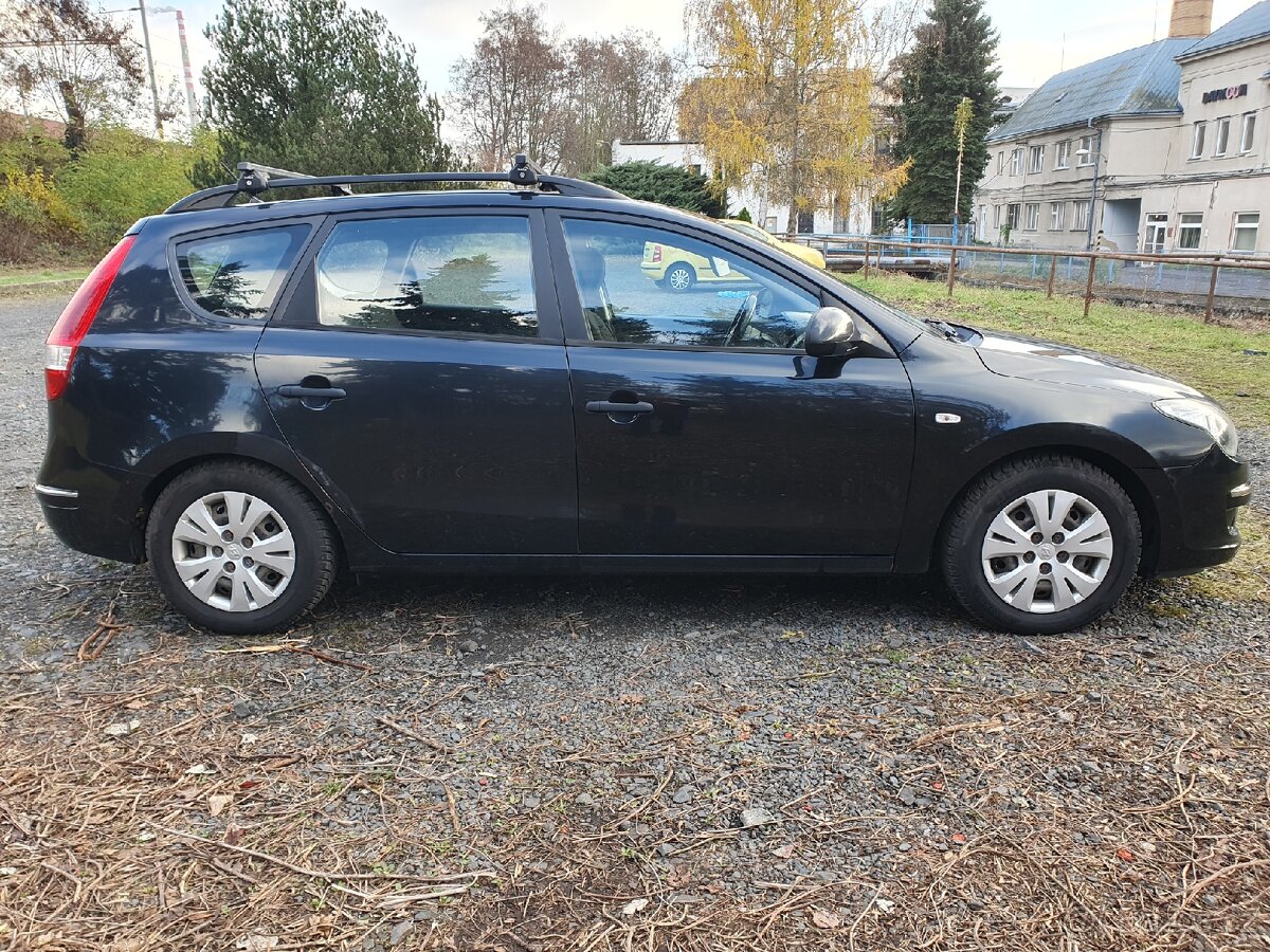 Hyundai I30 CW 1.6crdi COMBI 66KW r.v. 2010 - 18