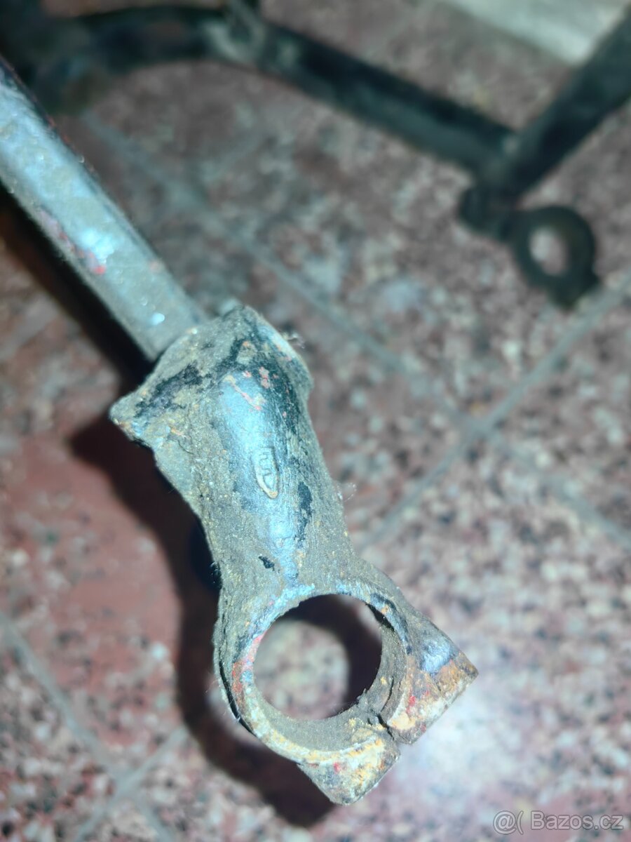 Jawa perak zbrojovka rám a motor - 18