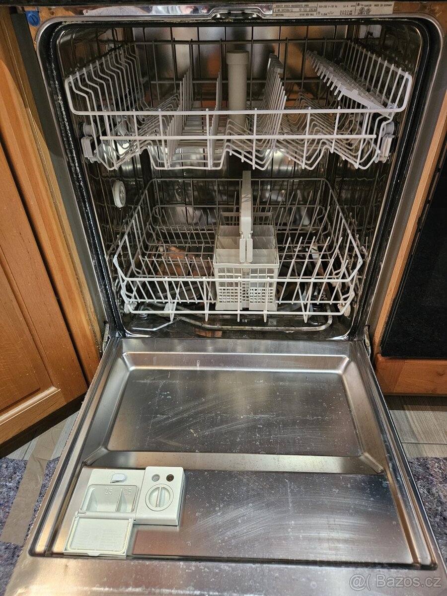 Kuchyňská linka z Německa se spotřebiči - 18