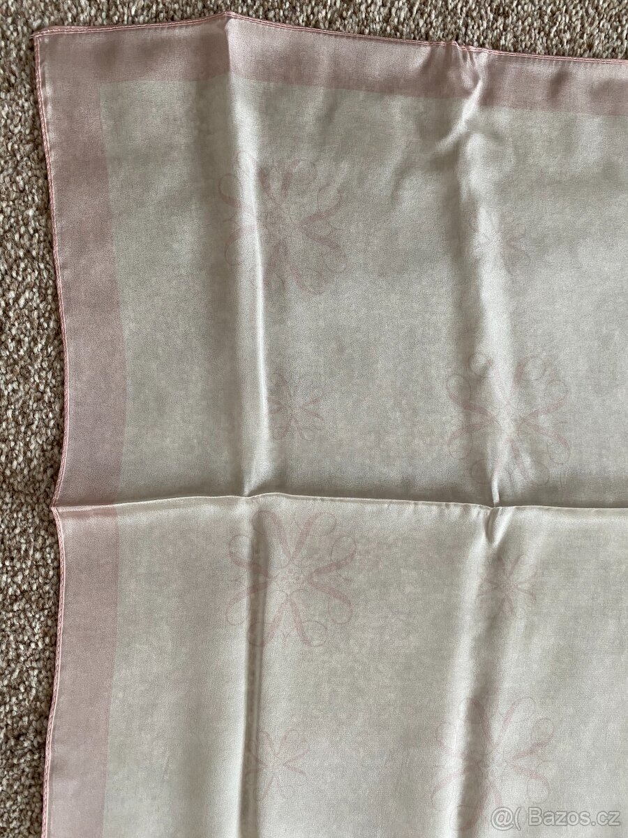 Nový dámský šátek Avon z hedvábí - decentní vzor, orig. bal. - 18