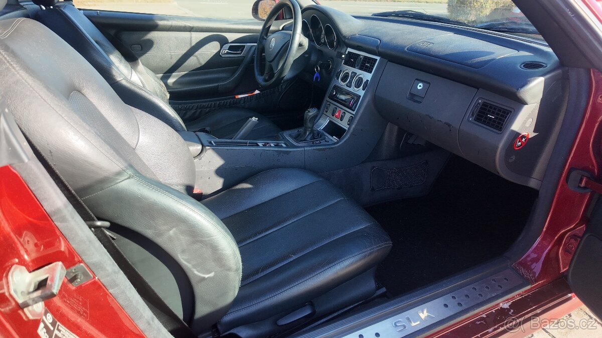 Mercedes-Benz SLK 200, rok 2001 - 18