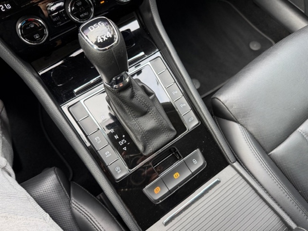 Škoda Superb 2.0 TSI DSG L&K 4x4,CZ - 18