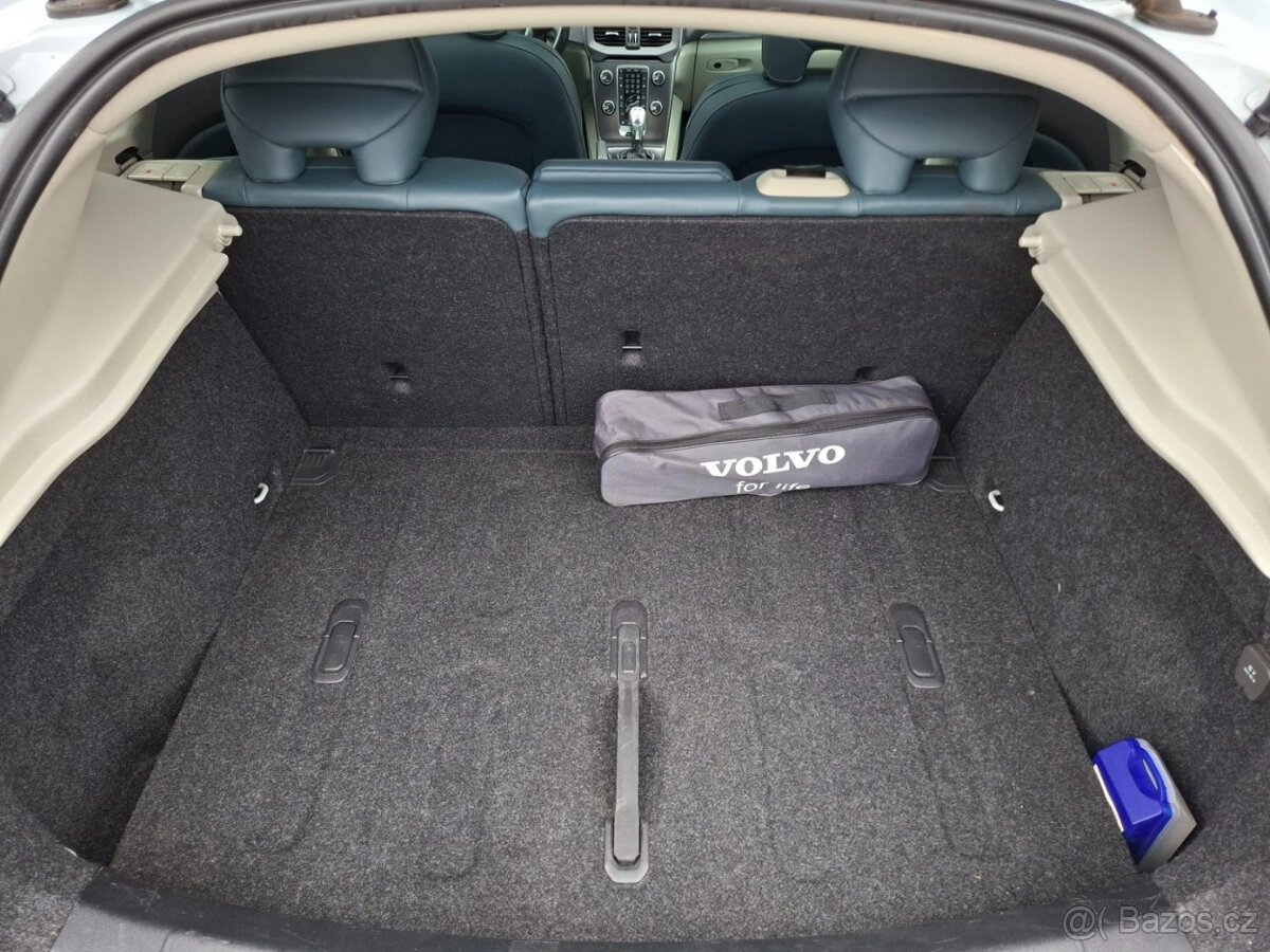 VOLVO V40 2.0D3 110kW AUT -1.MAJITEL - 18