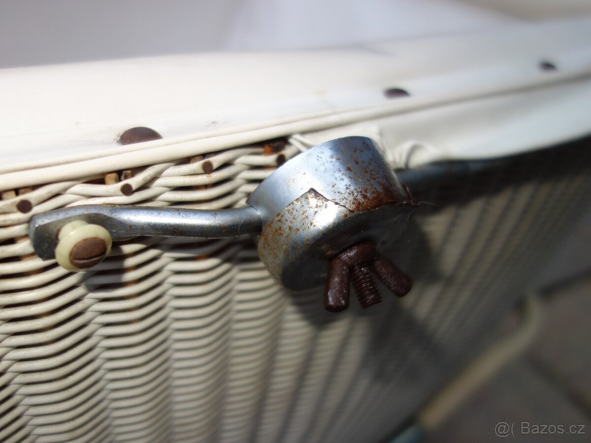 Starý kočárek proutěný /bužírkový/, velký na děcka - 18