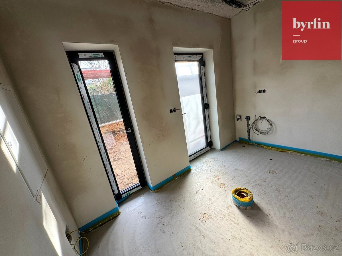 Prodej novostavby rodinného domu, 133 m2 se zahradou, pozeme - 18