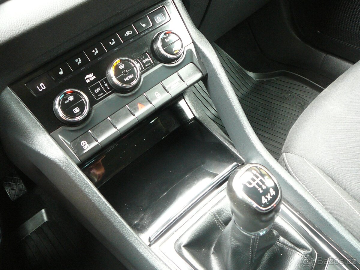 ŠKODA KAROQ 2.0 TDI 110KW 4x4 FULLLED NAV FRONT OPCPARK - 18