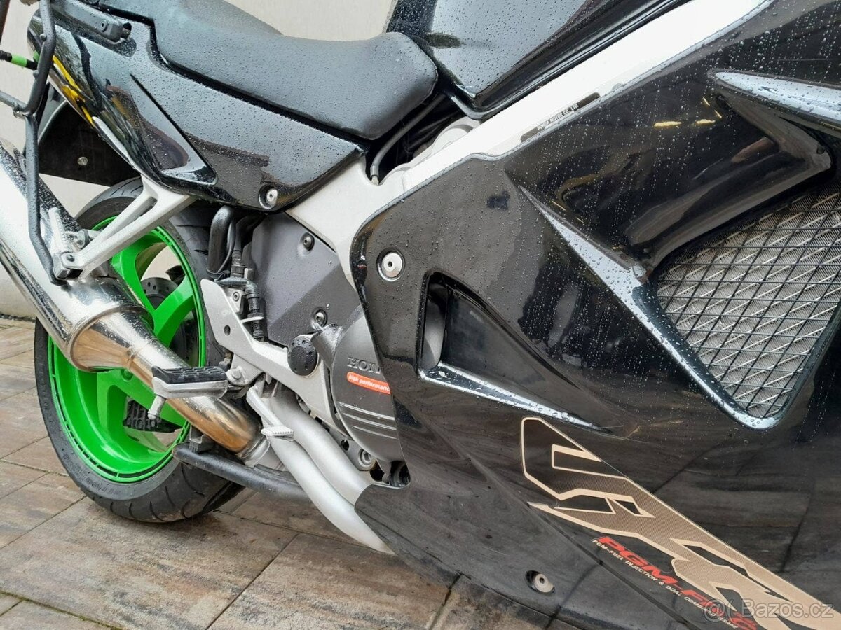 Honda VFR 800 FI, po velkém servisu, výborný stav - 18
