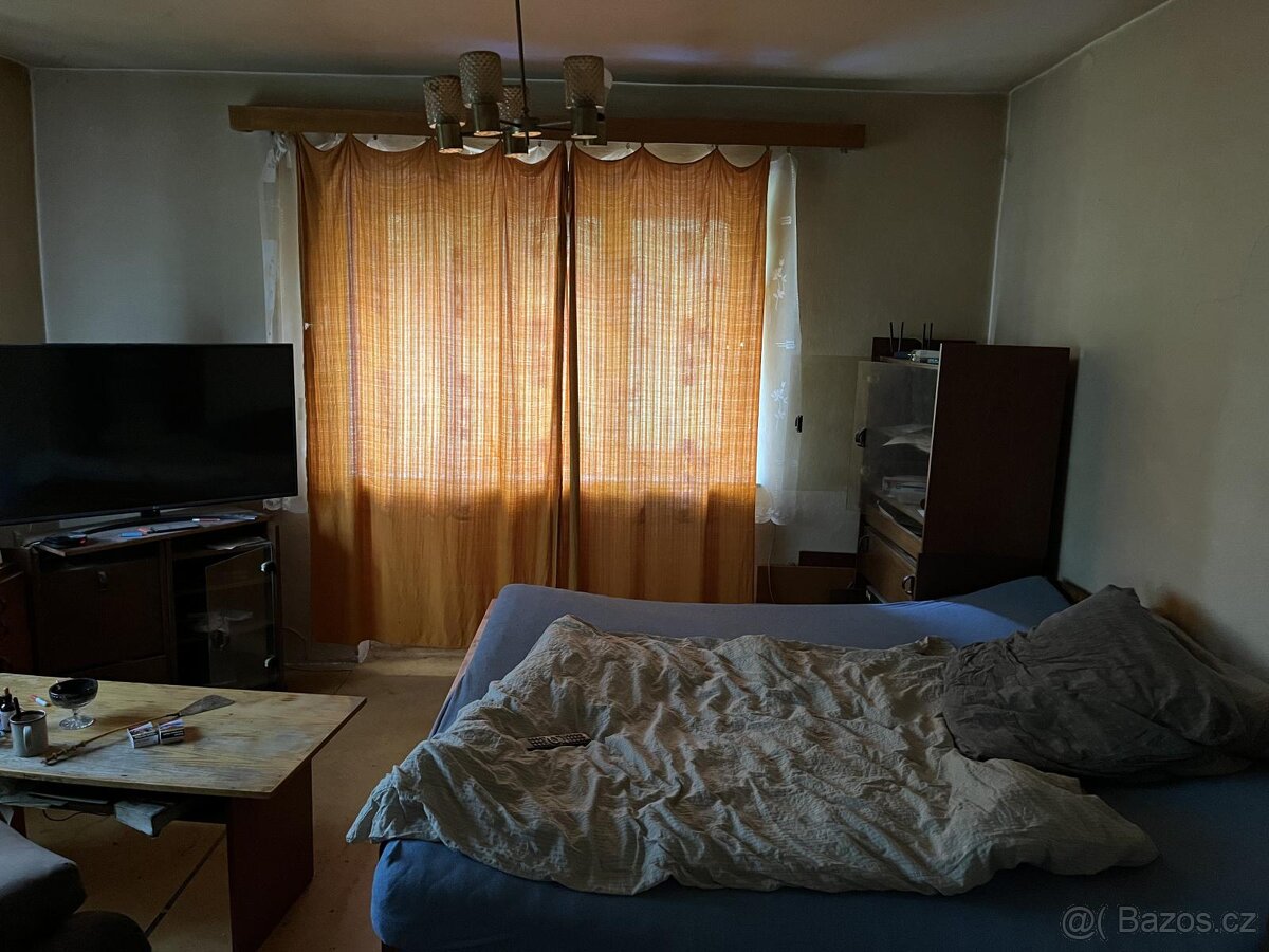 Prodej RD dvě bytové jednotky, prostorná dvou garáž s pozemk - 18