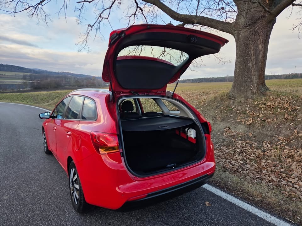KIA CEED COMBI - KUP ČR - NAFTA - UDRŽOVANÝ - 2016 - 18