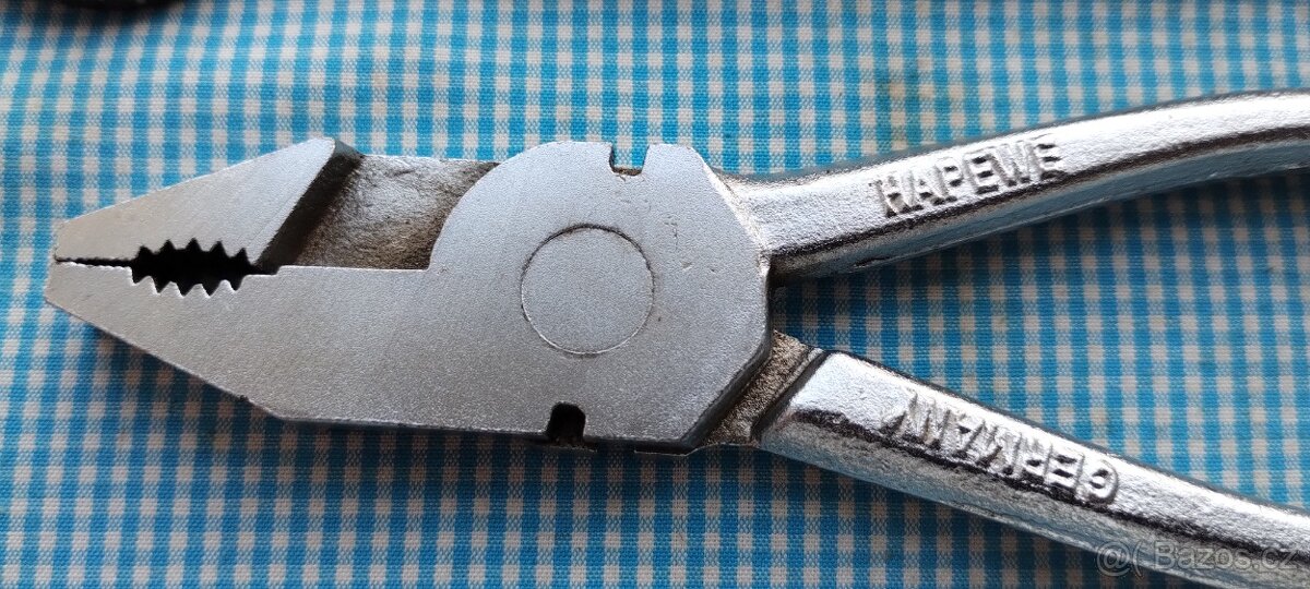 nář. Mercedes Benz - 18