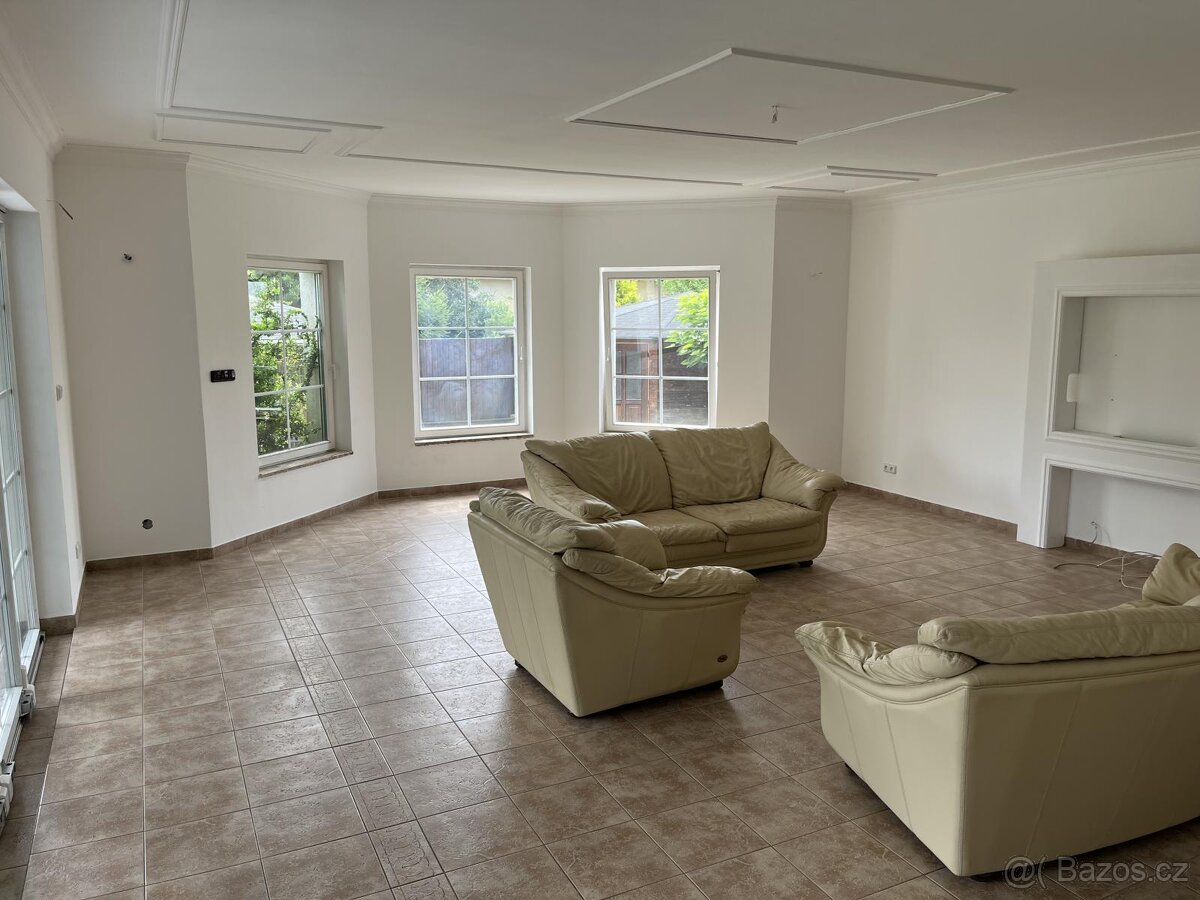 Prodej krásného rodinného domu se zahradou v Plotišti nad La - 18