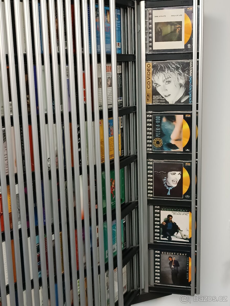 Velká sbírka CD s pořadačem - 18