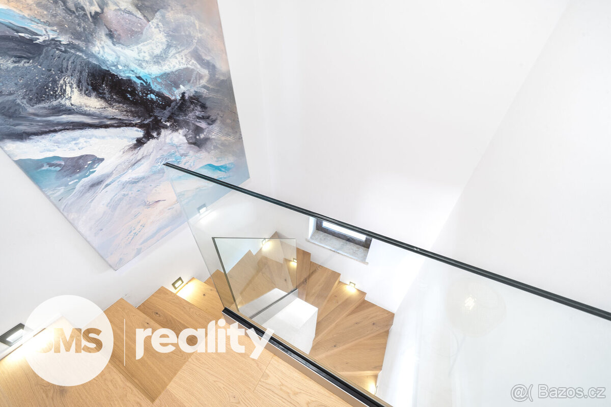 RD 4+1, 225 m2 (včetně garáže a terasy), pozemek 1061 - 18