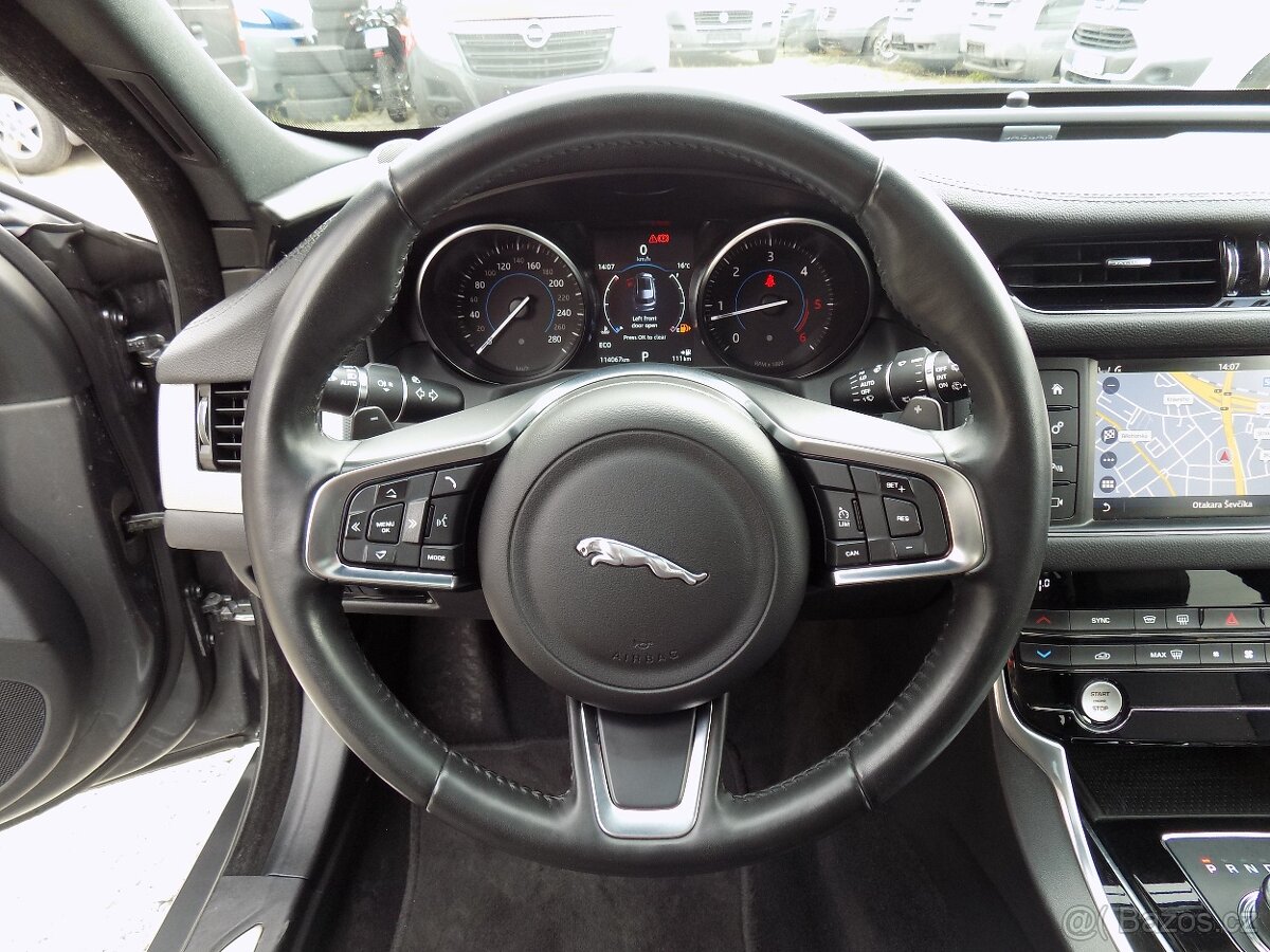 Jaguar XF 20D 132 KW KŮŽE PANORAMA - 18