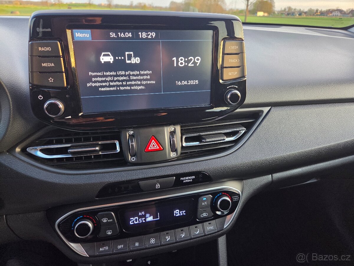 Hyundai i30 combi, 1.6 CRDi, 85 kW, Smart+, ČR, DPH - 18