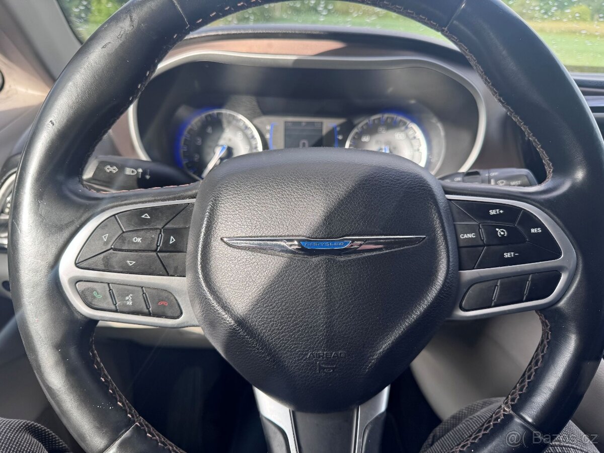Chrysler Pacifica 3,6 RU Touring L 8 míst 2017 - 18