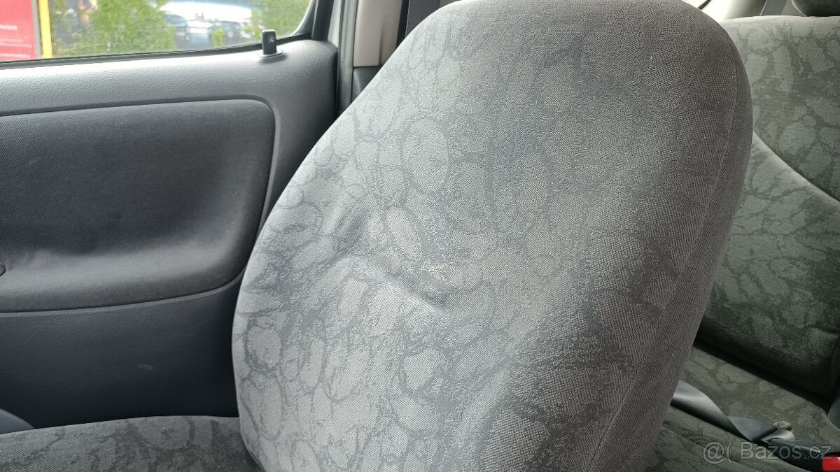 Toyota Yaris 1.3 - 18