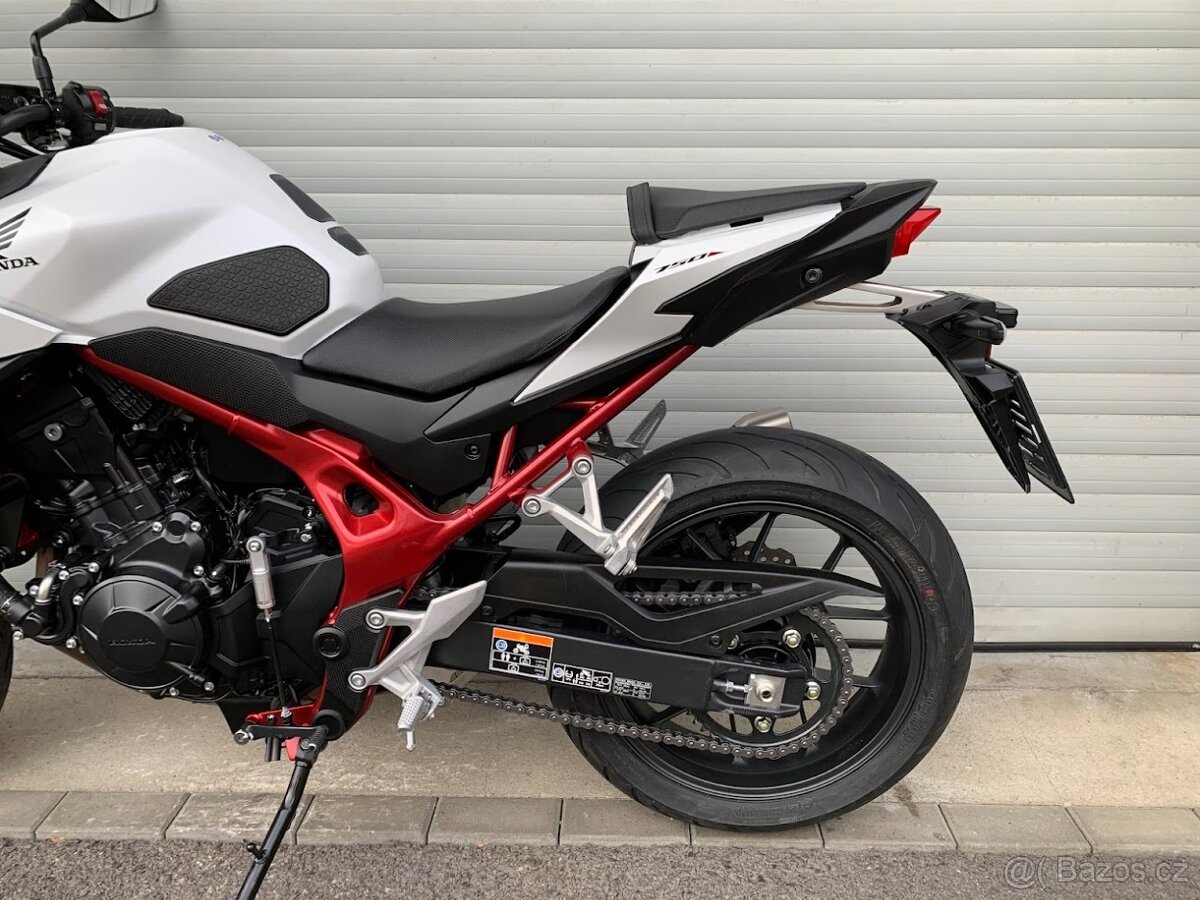 Honda CB 750 Hornet 35kW NOVÝ MODEL - 18