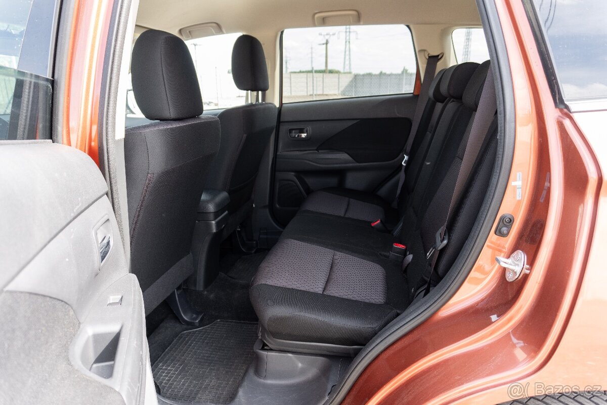 Mitsubishi Outlander 2.0 MIVEC 4x4 Automat - 18