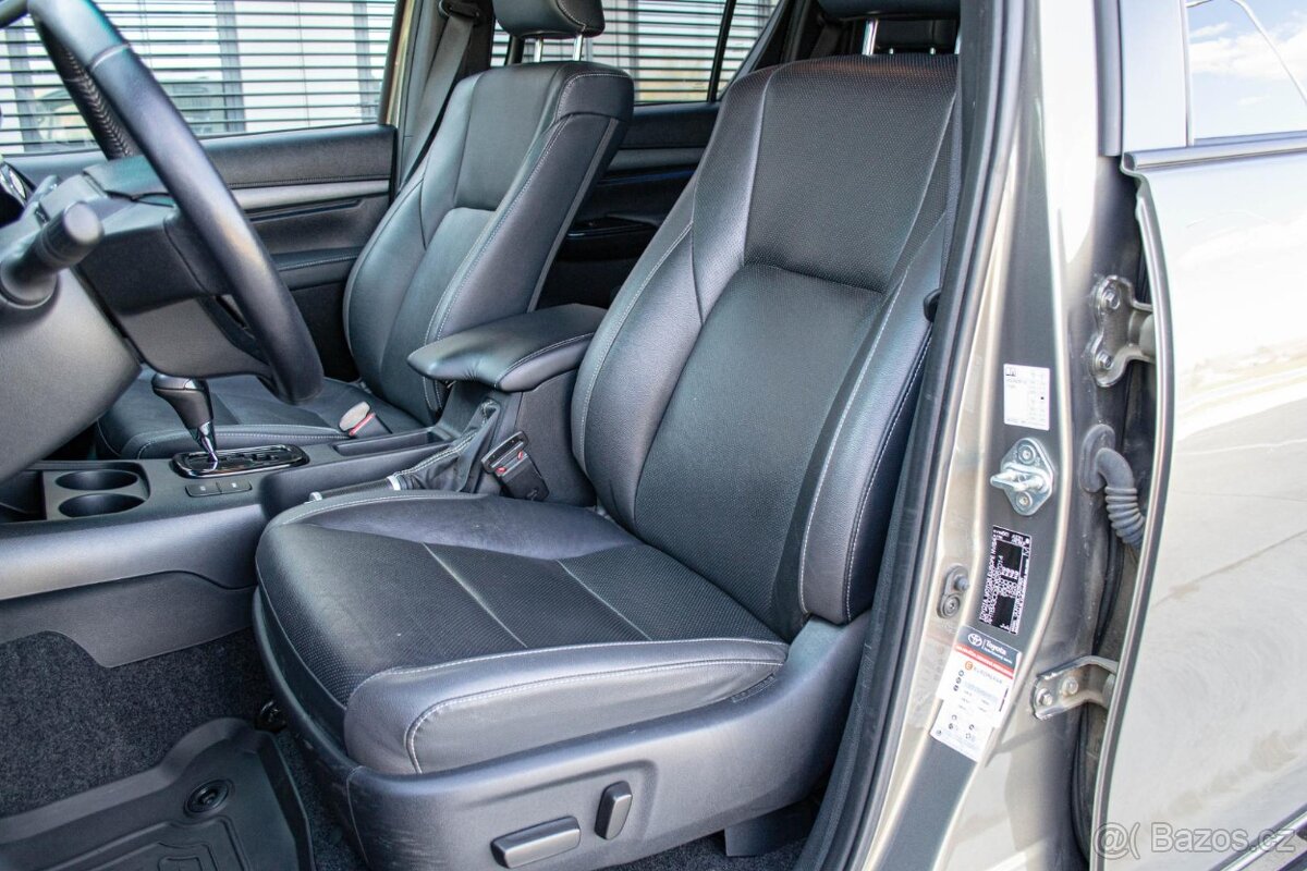 Toyota Hilux DC 2.8 I D-4D Invincible 4x4 A/T - 18