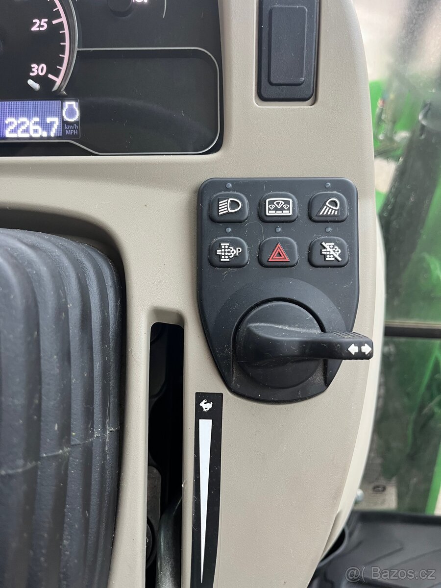 John Deere 4052R - 18