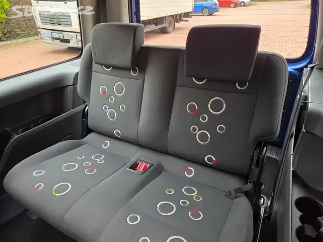 VW Caddy Maxi 1.6 TDI,Roncalli,7.míst,1.maj.serviska,tažné - 18