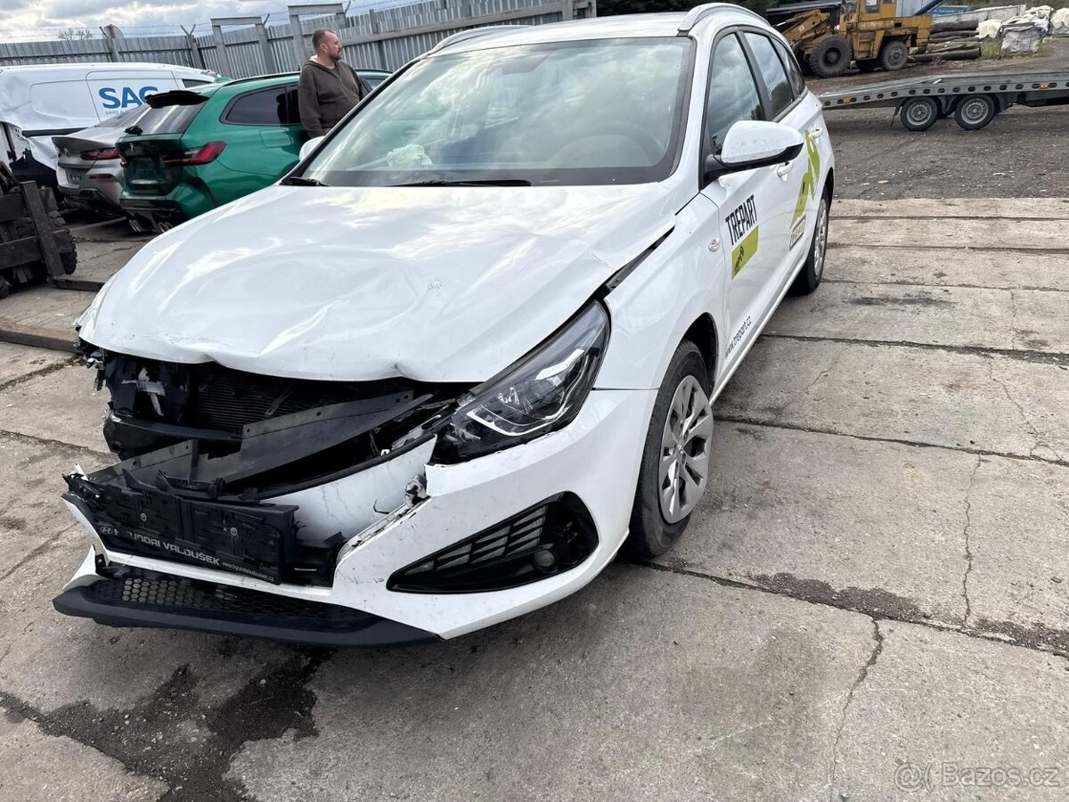 Hyundai I30 1.5i start plus pojizdne 2022 - 18