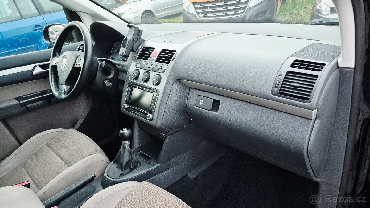 Volkswagen Touran - 18